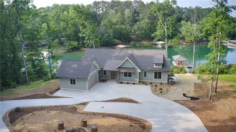 685 Turtle Cove Rd, Seneca, SC 29672