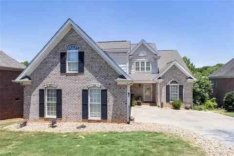 109 Courtyard Dr, Anderson, SC 29621