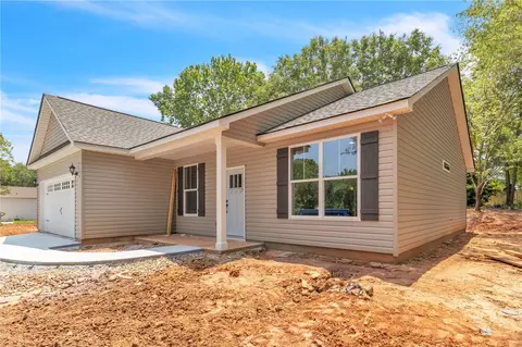 212 Big Woods Cir, Belton, SC 29627