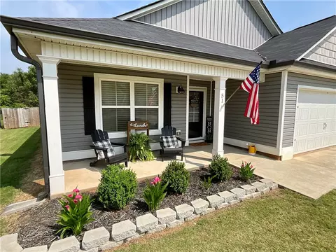 51 Crest View Cir, Carnesville, GA 30521