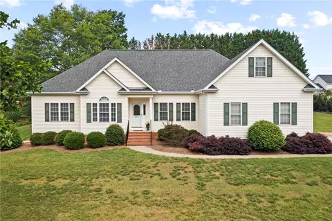 207 Planters Walk Dr, Easley, SC 29642