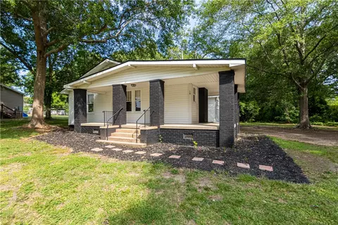 18 Dendy St, Pelzer, SC 29669