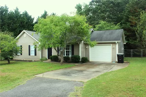 104 Berry Ct, Belton, SC 29627