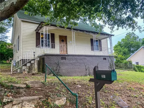 201 S Ninth St, Easley, SC 29640