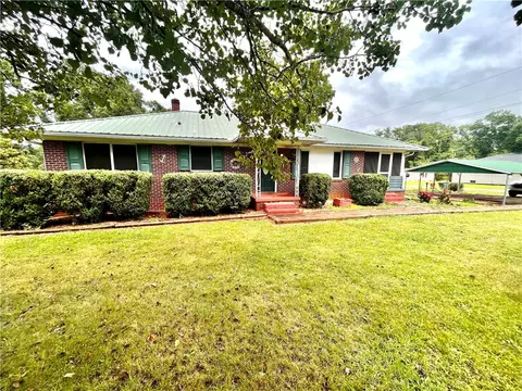 1021 S Walnut St, Seneca, SC 29678