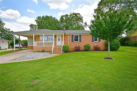 207 Mary Ann St, Easley, SC 29640