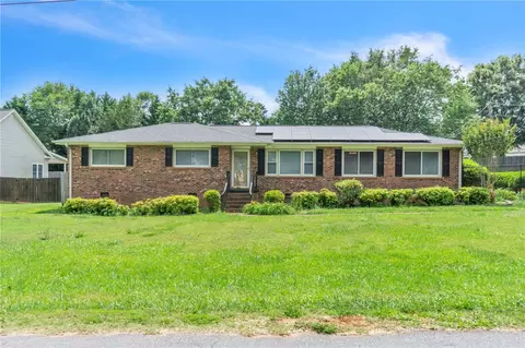 2800 Ranchwood Dr, Anderson, SC 29621