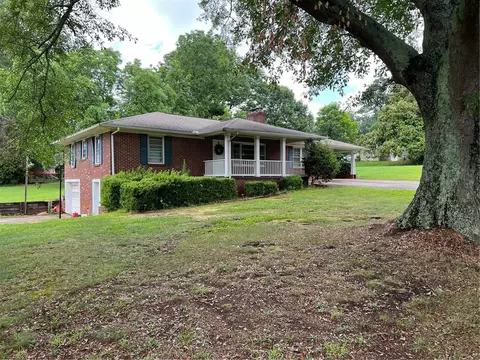 101 Rockwood Dr, Seneca, SC 29672