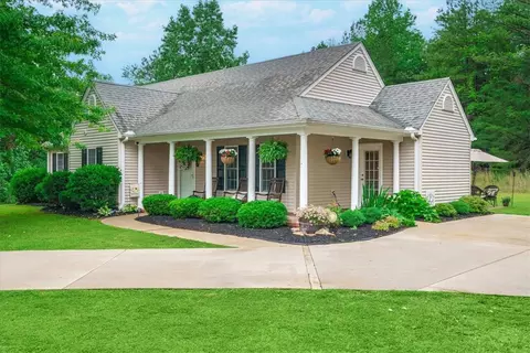 143 Hunting Hollow Rd, Six Mile, SC 29682