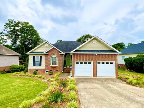 4 Groveton Ct, Simpsonville, SC 29681