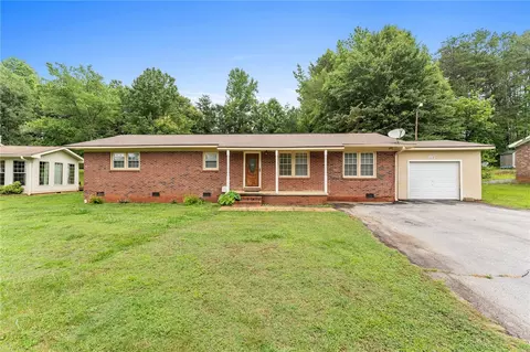 970 Avondale Dr, Seneca, SC 29672