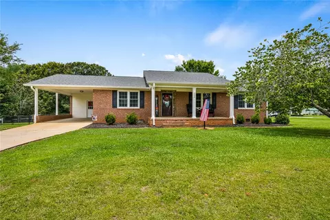 304 Hogg Rd, Williamston, SC 29697
