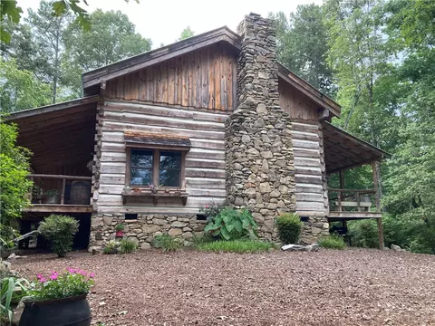 158 Castle Creek Rd, Pickens, SC 29671