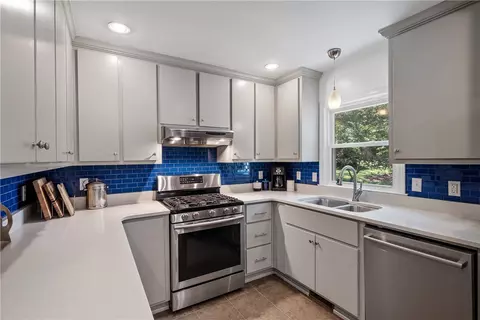 202 Heather Dr, Central, SC 29630 photo 4