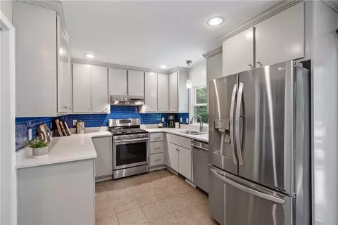 202 Heather Dr, Central, SC 29630 photo 3