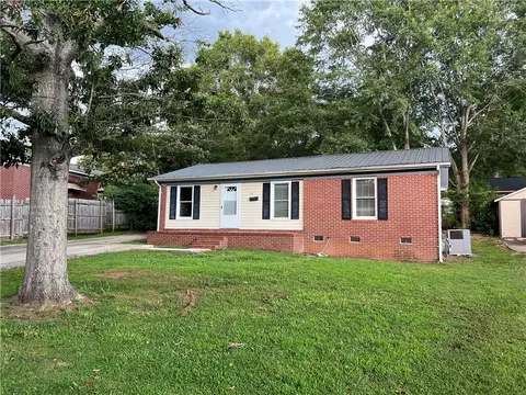 103 Haynes St, Seneca, SC 29678
