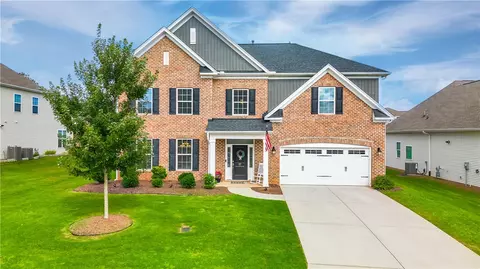 37 Evelyn Ln, Easley, SC 29642