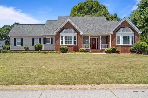 305 Huddersfield Dr, Piedmont, SC 29673