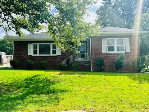 103 Marshall St, Abbeville, SC 29620