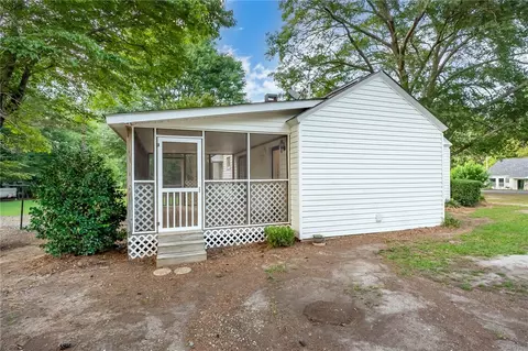 3 E Summit Dr, Ware Shoals, SC 29692 photo 3