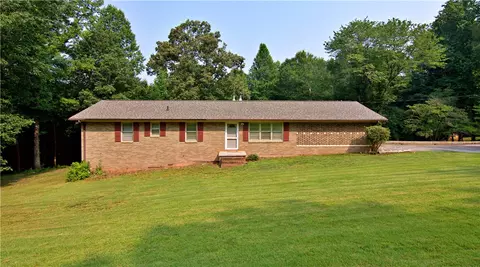 421 Forest Acres Cir, Walhalla, SC 29691