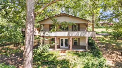 321 Country Glen Ln, Pelzer, SC 29669