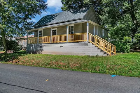 3 Baldwin St, Pelzer, SC 29669 photo 4