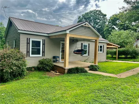 214 Friendship Rd, Seneca, SC 29678