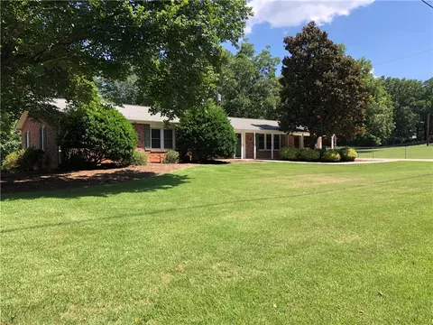 1005 Pinecroft Dr, Anderson, SC 29621 photo 2