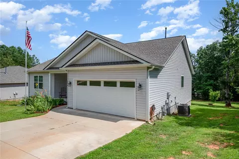 224 Hallmark Cir, Easley, SC 29640 photo 3