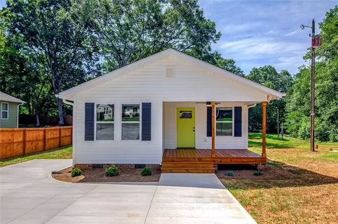 9 Spring St # B, Pelzer, SC 29669