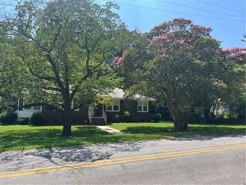 201 W Abbey St, Westminster, SC 29693