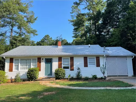 527 Meredith St, Central, SC 29630