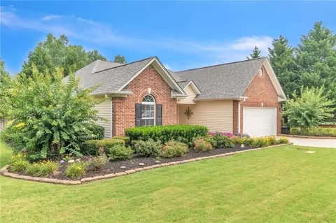 205 Lutsen Dr, Easley, SC 29642 photo 2