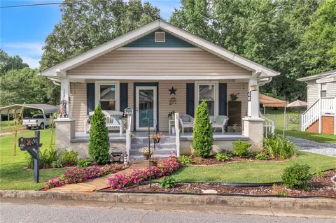 108 Clayton St, Greer, SC 29650