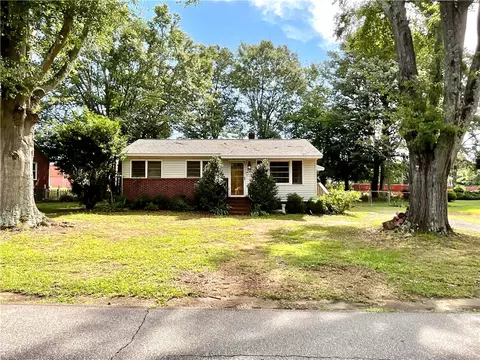 205 Cedar Cir, Easley, SC 29642 photo 2