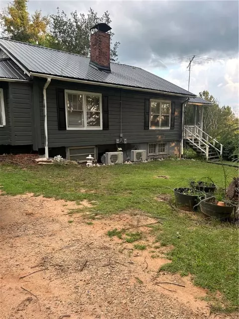 411 Runnymede Rd, Pickens, SC 29671