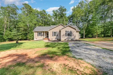 105 Hunter Dr, Belton, SC 29627