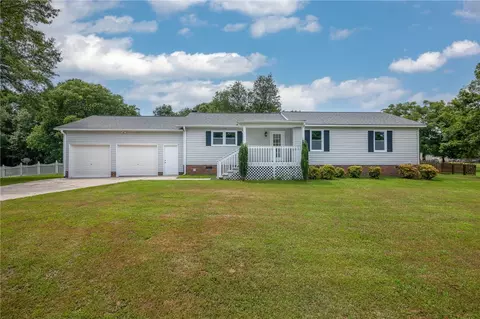 107 Meadowood Dr, Pelzer, SC 29669