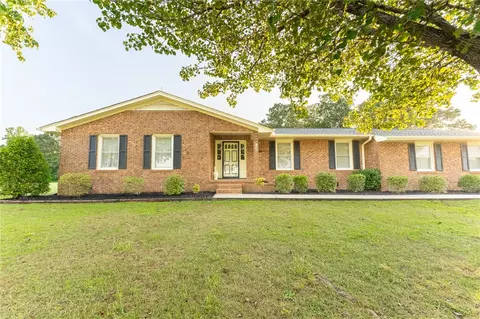 138 Hunter Rd, Pickens, SC 29671