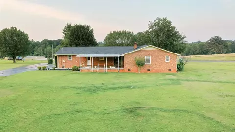 138 Hunter Rd, Pickens, SC 29671 photo 2