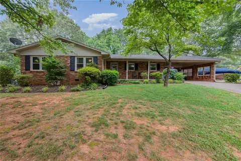 416 Andrew Pickens Dr, Seneca, SC 29678