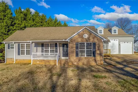 439 Sunburst Ln, Inman, SC 29349
