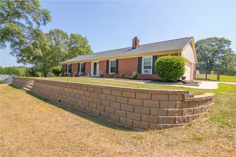 200 Lakewood Dr, Anderson, SC 29621