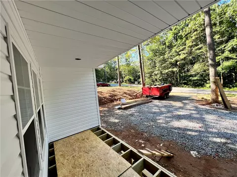 121 E Richfield Dr, Westminster, SC 29693 photo 8