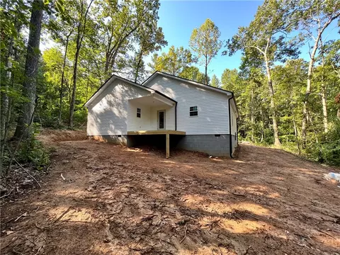 121 E Richfield Dr, Westminster, SC 29693 photo 4