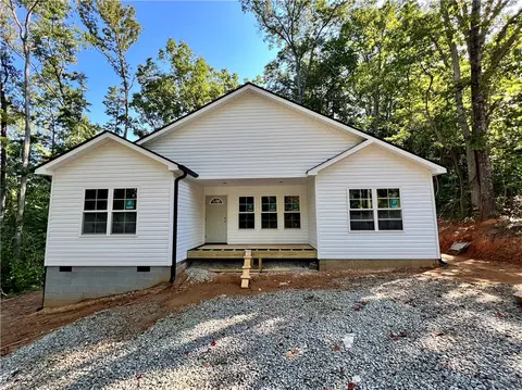 121 E Richfield Dr, Westminster, SC 29693