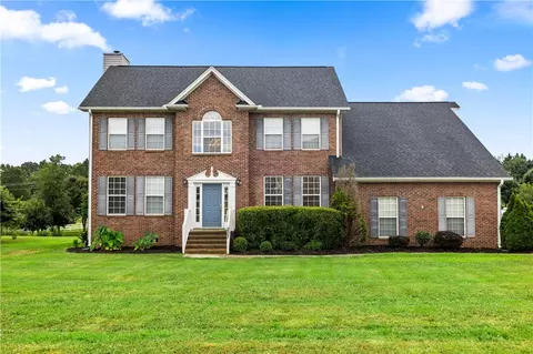 207 Saddlebred Dr, Pelzer, SC 29669