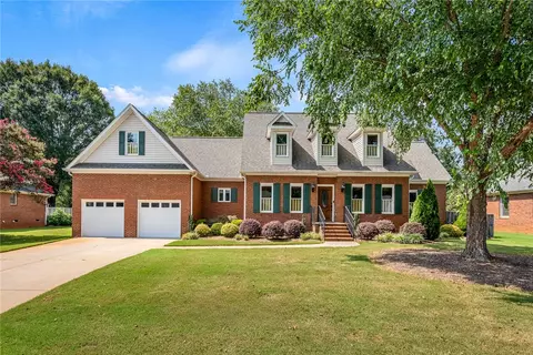 109 Chenoweth Dr, Simpsonville, SC 29681
