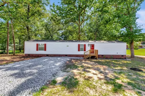 305 Randolph Dr, Iva, SC 29655